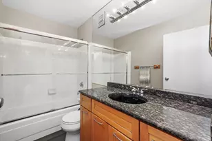 111 W Maple St, Chicago, IL 60610 - Photo 32
