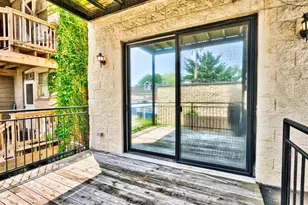 6439 N Rockwell St, Chicago, IL 60645 - Photo 2