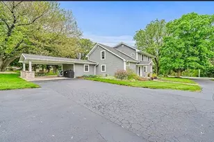 2912 Woodlawn Rd, Sterling, IL 61081 - Photo 2