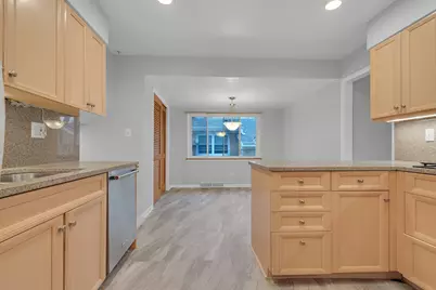 4646 W Fitch Avenue, Lincolnwood, IL 60712 - Photo 6