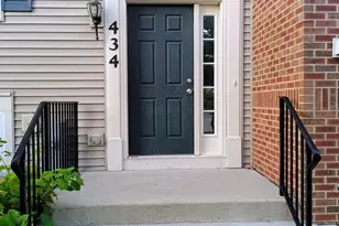 434 Town Center Blvd, Gilberts, IL 60136 - Photo 2