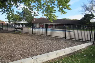 1050 Driftwood Ct, Wheeling, IL 60090 - Photo 10