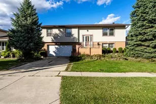 1822 W Catalpa Ln, Mount Prospect, IL 60056 - Photo 2