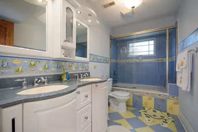 11226 Hiawatha Lane, Indian Head Park, IL 60525 - Photo 24