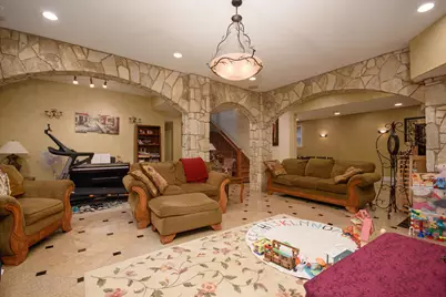 11226 Hiawatha Lane, Indian Head Park, IL 60525 - Photo 40