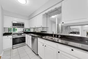 650 E Whispering Oaks Ct, Palatine, IL 60074 - Photo 6