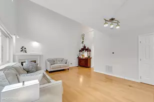 650 E Whispering Oaks Ct, Palatine, IL 60074 - Photo 10