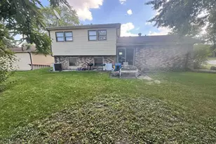 826 E 194th St, Glenwood, IL 60425 - Photo 2