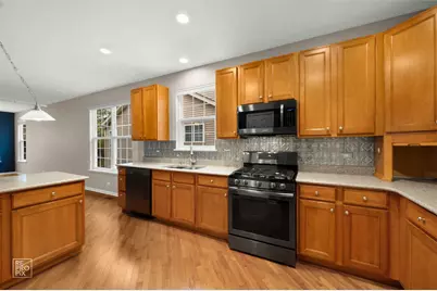 1870 Hampshire Drive, Hoffman Estates, IL 60192 - Photo 6