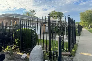 8900 S Prairie Ave, Chicago, IL 60619 - Photo 12