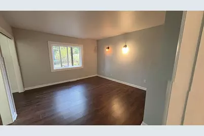 2032 W Laurel Street, Freeport, IL 61032 - Photo 6