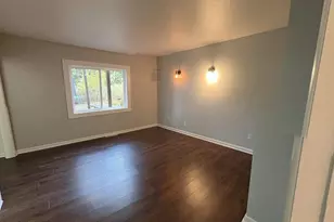 2032 W Laurel St, Freeport, IL 61032 - Photo 6