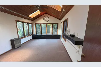 2032 W Laurel Street, Freeport, IL 61032 - Photo 8