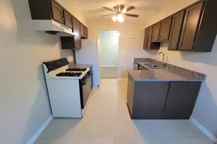 830 Knottingham Dr, Schaumburg, IL 60193 - Photo 2