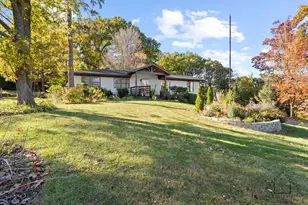 400 Crestview Rd, Fox River Grove, IL 60021 - Photo 2