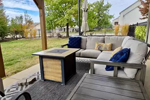 5101 Londonderry Rd, Bloomington, IL 61704 - Photo 2