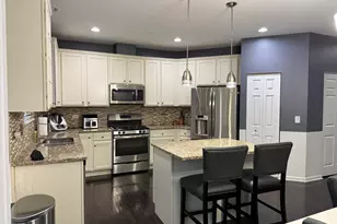 2911 Henley Ln, Naperville, IL 60540 - Photo 6