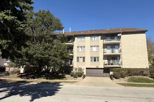 4530 W 93rd St, Oak Lawn, IL 60453 - Photo 2