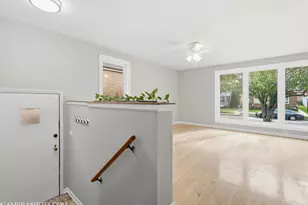 3126 W Jarlath St, Chicago, IL 60645 - Photo 2