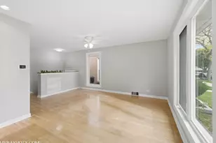 3126 W Jarlath St, Chicago, IL 60645 - Photo 4