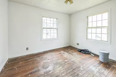 216 W Garfield Avenue, Decatur, IL 62526 - Photo 2