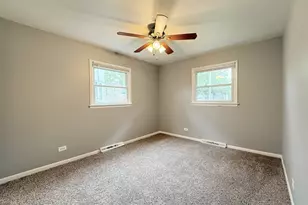 930 Coach Rd, Homewood, IL 60430 - Photo 8