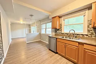 930 Coach Rd, Homewood, IL 60430 - Photo 4