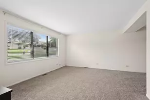 5775 Madrid Ct, Hanover Park, IL 60133 - Photo 8