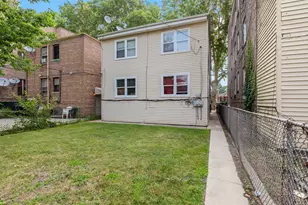 8122 S Kingston Ave, Chicago, IL 60617 - Photo 20