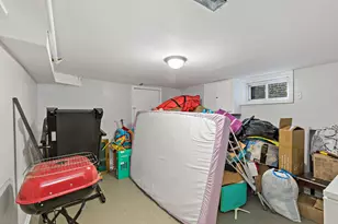 8122 S Kingston Ave, Chicago, IL 60617 - Photo 18