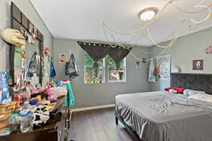 8122 S Kingston Ave, Chicago, IL 60617 - Photo 8