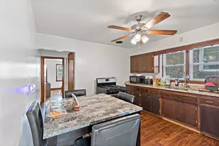 8122 S Kingston Ave, Chicago, IL 60617 - Photo 12