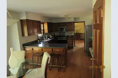 1099 W Jefferson Avenue, Naperville, IL 60540 - Photo 12