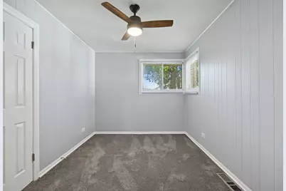9556 S Bennett Avenue, Chicago, IL 60617 - Photo 12