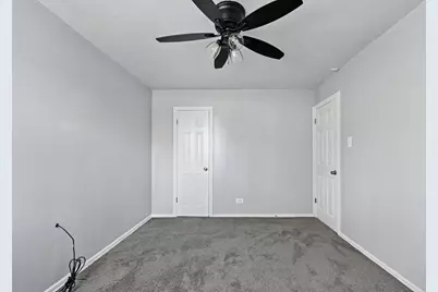 9556 S Bennett Avenue, Chicago, IL 60617 - Photo 16