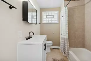 9556 S Bennett Ave, Chicago, IL 60617 - Photo 10