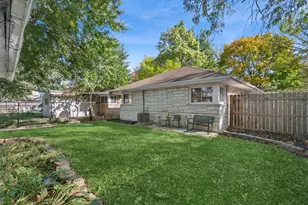 9556 S Bennett Ave, Chicago, IL 60617 - Photo 20