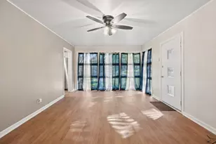 9556 S Bennett Ave, Chicago, IL 60617 - Photo 4