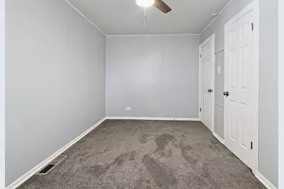 9556 S Bennett Avenue, Chicago, IL 60617 - Photo 14