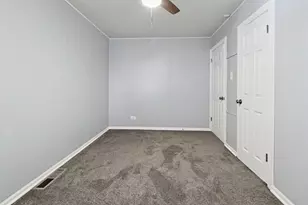 9556 S Bennett Ave, Chicago, IL 60617 - Photo 14