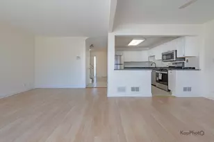 110 N Waterford Dr, Schaumburg, IL 60194 - Photo 6