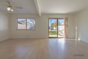 110 N Waterford Dr, Schaumburg, IL 60194 - Photo 4