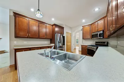 604 Bethany Drive, Shorewood, IL 60404 - Photo 6