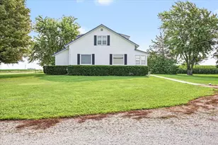 9898 E 1200 N Rd, Chenoa, IL 61726 - Photo 6