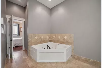 2401 N Janssen Avenue #204, Chicago, IL 60614 - Photo 10