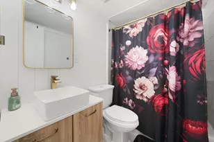 7920 Woodglen Ln, Downers Grove, IL 60516 - Photo 14