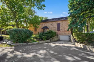 7920 Woodglen Ln, Downers Grove, IL 60516 - Photo 18