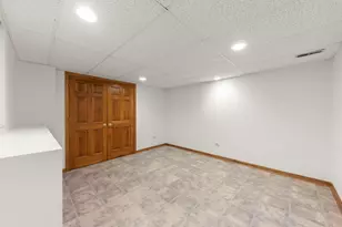 73 Venetian Way Cir, Wheaton, IL 60189 - Photo 26