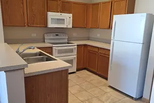 2125 Silverstone Dr, Carpentersville, IL 60110 - Photo 6