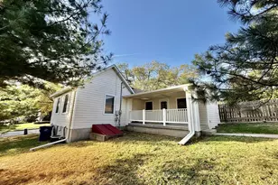 422 Chartres St, Lasalle, IL 61301 - Photo 2